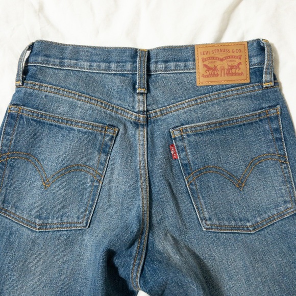 Levi’s wedgie icon jean (Coyote Desert Wash) - Picture 6 of 7